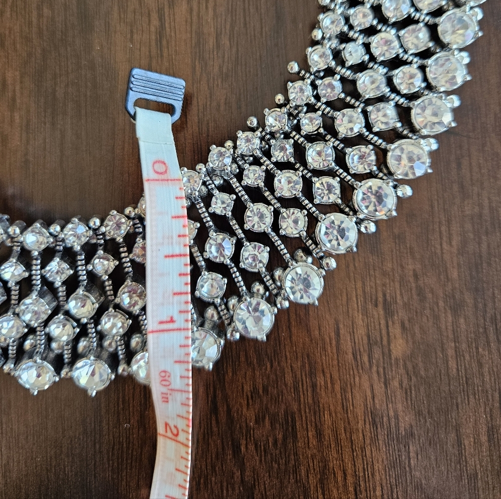 Amazon brand Crystal statement necklace, silver - Picture 7 of 8